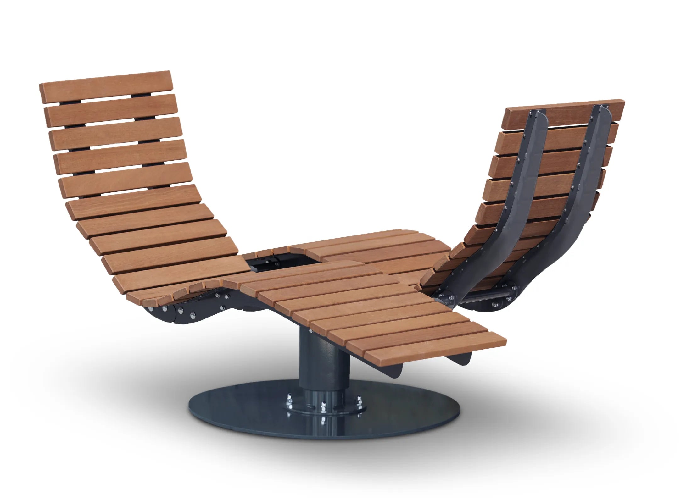 Waldsofa Gegenüberliegend von Liegeland aus Bangkirai mit Grundplatte, 360° drehbare Kommunikations-Doppelliege mit gegenüberliegender Sitz- und Liegeausrichtung für Begegnung, Park- und Ruhebereiche.