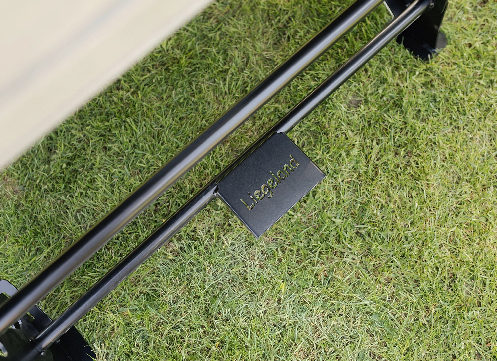 Detailansicht Waldsofa Verstellbar von Liegeland mit werkzeugloser Rückenlehnenverstellung, innovative Mechanik zur flexiblen Anpassung der Liegeposition.