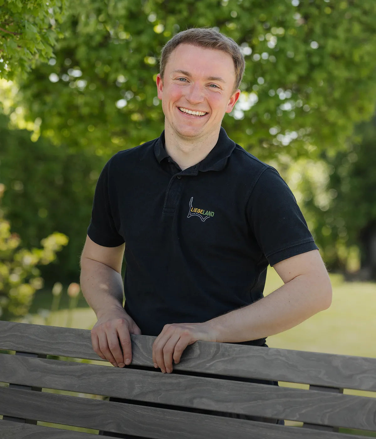 Ansprechpartner von Liegeland für Beratung zu Waldsofas, Hochbeeten und Outdoor-Möbeln, persönliche Fachberatung für private Gärten, öffentliche Projekte und individuelle Sonderlösungen.