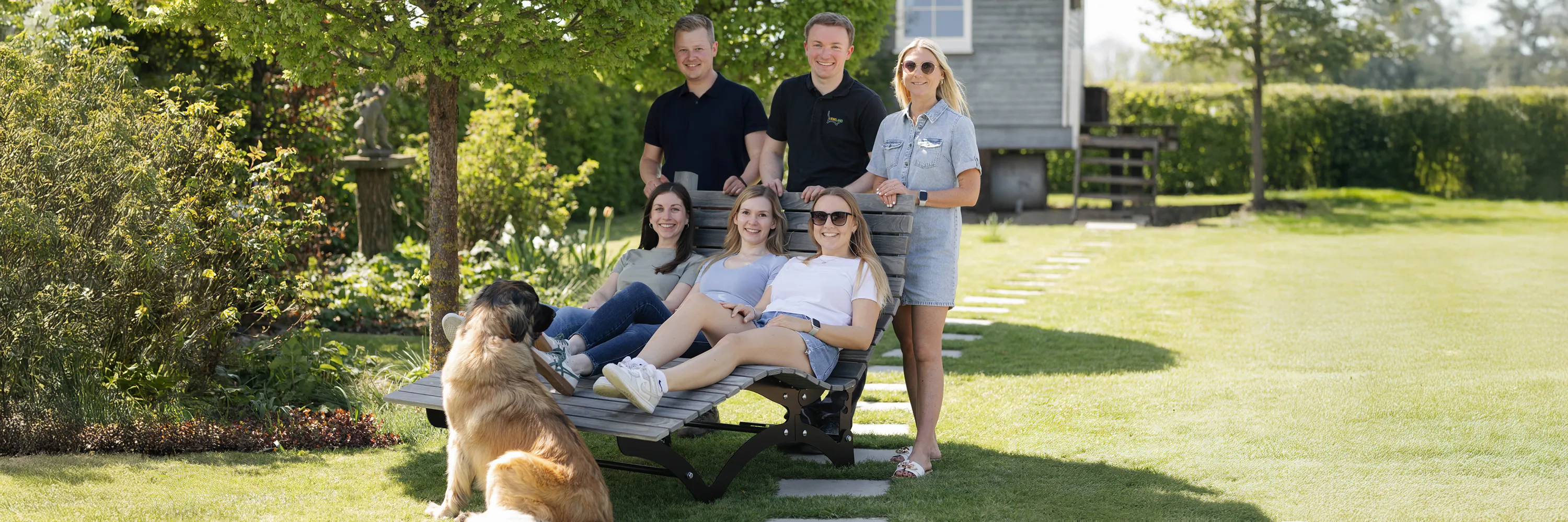Team Liegeland – Entwickler und Hersteller von Waldsofas und hochwertigem Outdoor-Mobiliar, regionale Handwerksarbeit seit 2018 mit Fokus auf Ergonomie, Design, Qualität und langlebige Lieblingsplätze im Grünen