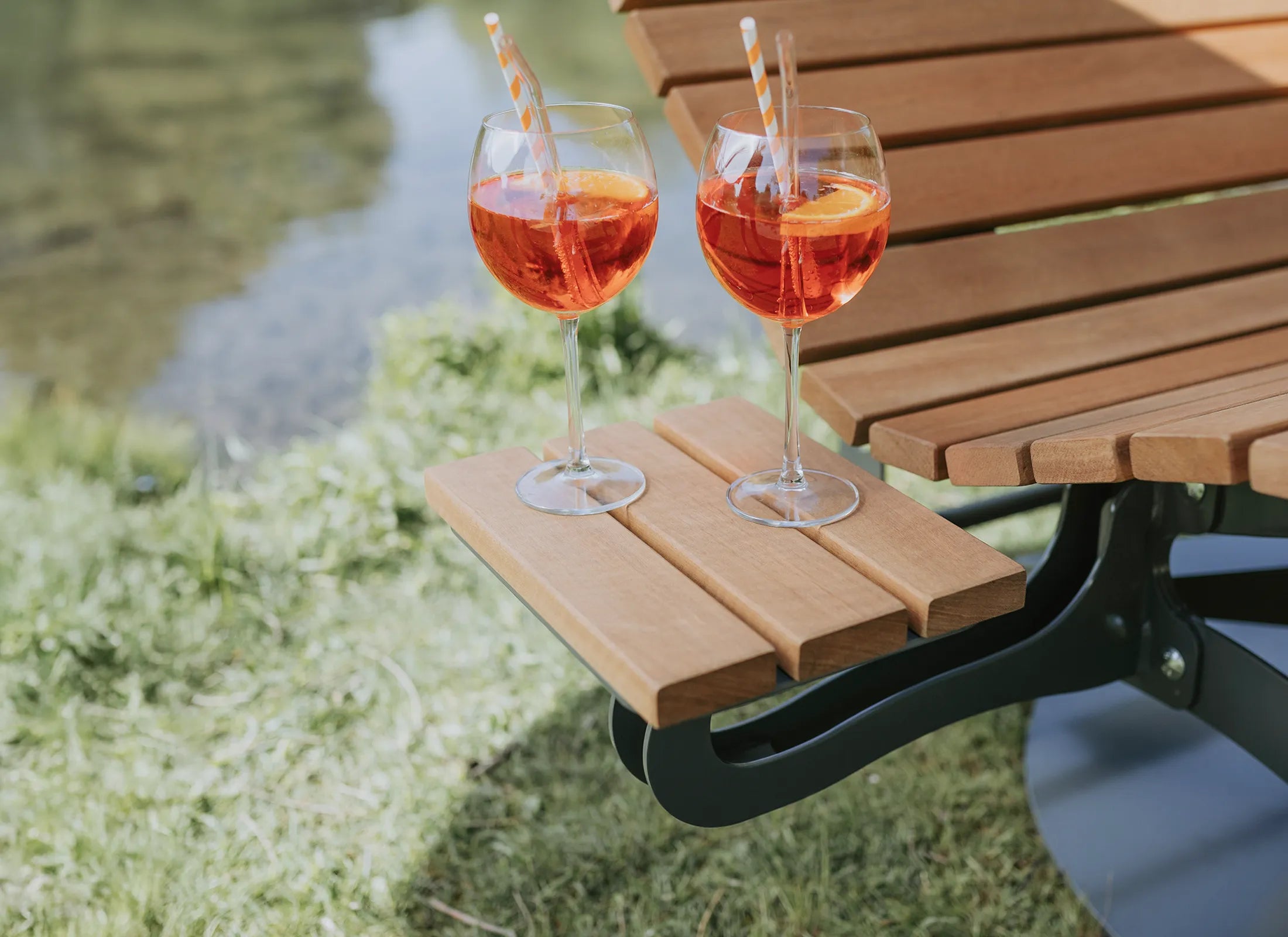 Ablageboard für Waldsofa von Liegeland, kompaktes Seitentisch-Modul zur schnellen Montage, perfekte Ergänzung für Wellnessliege und Outdoor-Doppelliege