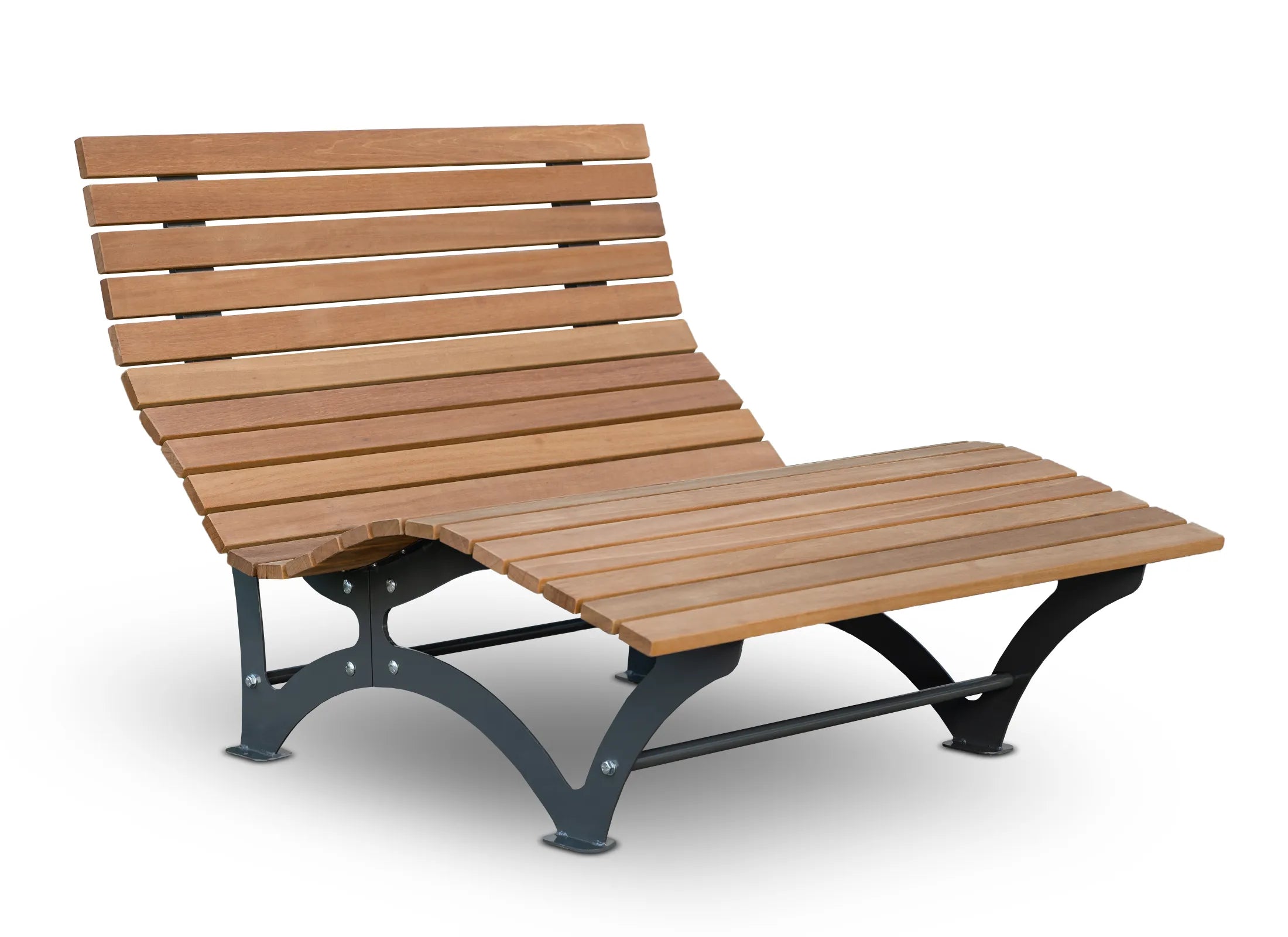 Waldsofa Klassisch aus Bangkirai mit verzinktem und pulverbeschichtetem Stahlgestell in RAL 7043, hochwertige Relaxliege und moderne Waldliege für anspruchsvolle Außenräume.