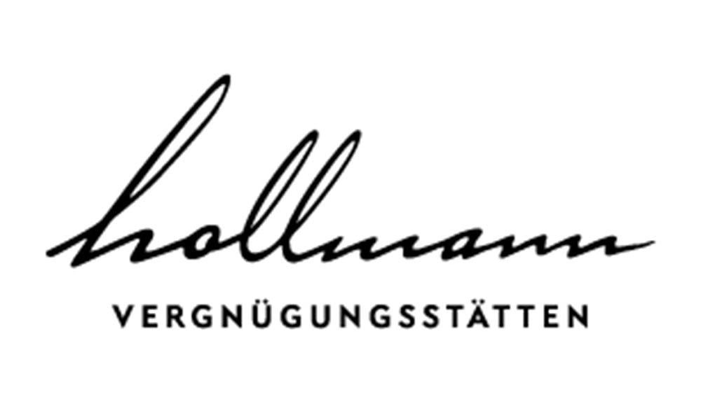 Liegeland liefert exklusive Waldsofas für Hollmann Unterkünfte, designorientierte Panorama-Liegen und Outdoor-Relaxmöbel für hochwertige Beherbergungsbetriebe.